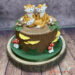 Anlasstorte - Die entzückenden Füchse kuscheln sich zu dritt auf die Torte, diese wurde wie ein Baumstumpf angefertigt.