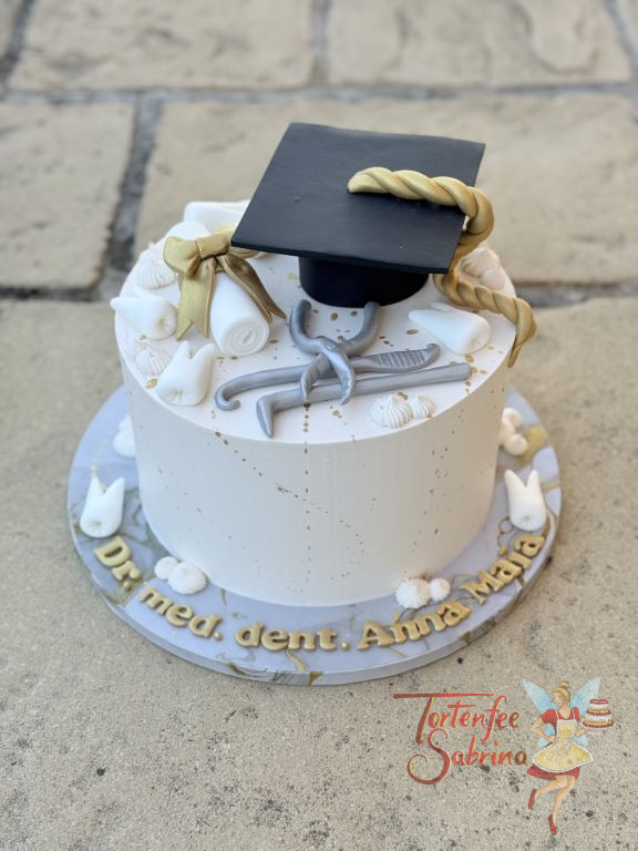 Anlasstorte - Kleine Zange ist das Werkzeug der angehenden Zahnärztin, welche mit einem Diplom ihre Ausbildung abschloss.