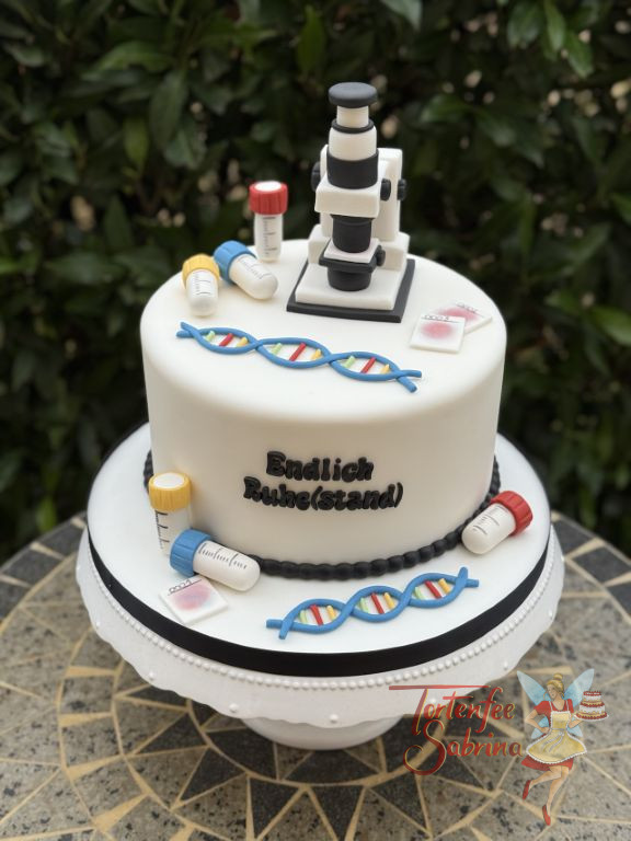 Anlasstorte - Letzter Tag im Labor, von nun an bedient jemand anderes das Mikroskop und muss die Untersuchungen erledigen.