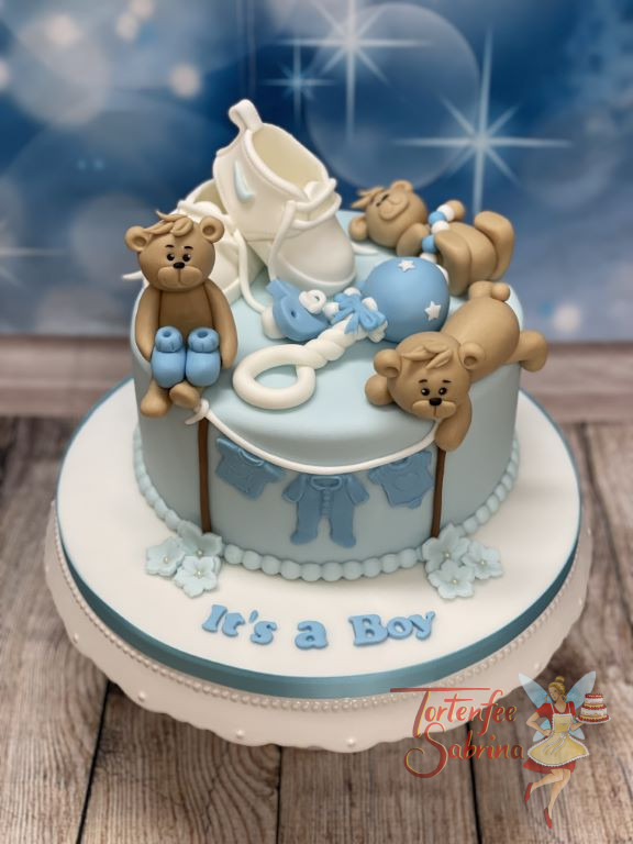 Babytorte - Bärige Babyparty mit drei vergnügten Bären und weißen Schuhen. Vorne auf der Torte ist noch eine Wäscheleine.
