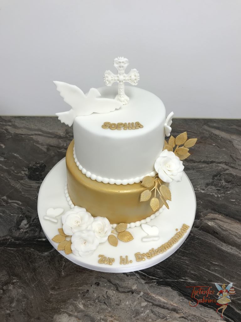 Erstkommunionstorte - Gold mit Taube und Kreuz. Diese Torte wurde vergoldet, ebenso die Blätter der weißen Rosen welche die Torte zieren.
