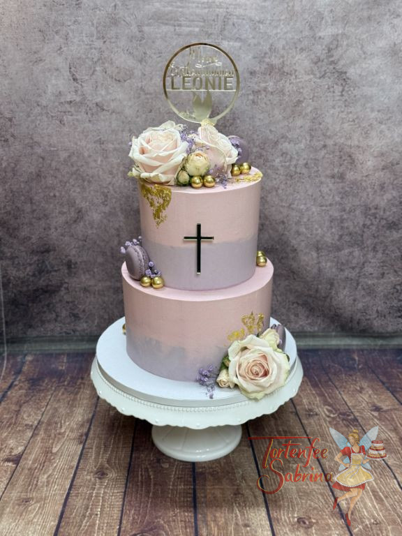Erstkommunionstorte - Lila und Rosa wurden als Muster auf die Torte aufgebracht, Blattgold, Rosen und ein Caketopper dürfen auch nicht fehlen.