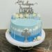 Firmungstorte - Silbernes Kreuz auf blauem Drip Cake, oben ist die Torte mit Süßigkeiten und einem personalisiertem Cake-Topper.