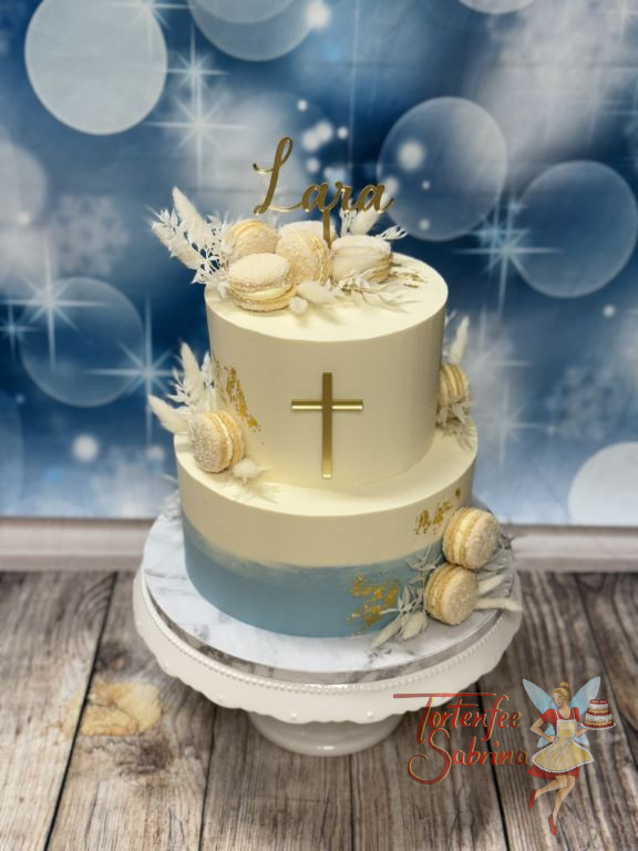 Firmungstorte - Weiße Blätter und Ähren verzieren die zweifärbig eingestrichene Torte, auch Blattgold und Caketopper dürfen nicht fehlen.