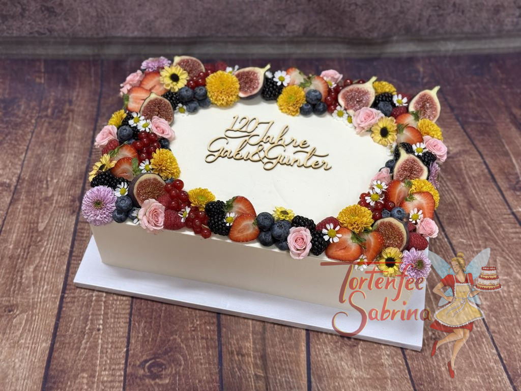 Geburtstagstorte Erwachsene - 120 Jahre feiern 2 Jubilare gemeinsam, die eckige Torte wurde mit Blumen, Früchten und Caketopper verziert.