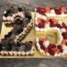 Geburtstagstorte Erwachsene - 25 fruchtig und süß. Diese Torte wurde mit Süßigkeiten und verschiedenen Beeren verziert.