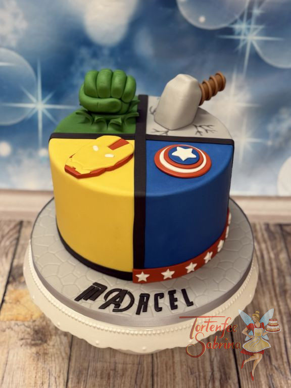 Geburtstagstorte - 4 Avengers, hier treffen sich auf der Torte die Symbole der Superhelden wie Ironman und Thor.