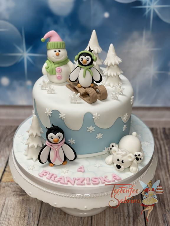Geburtstagstorte Mädchen - Ab in den Schnee heißt es für die Pinguine und den Eisbären, denn es wartet schon der Schneemann.