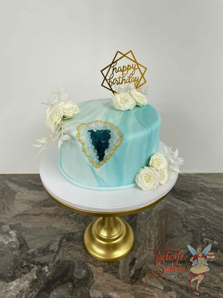 Geburtstagstorte Erwachsene - Amethyst in türkis mit schönen weißen Rosen und einem goldenen Cake Topper.