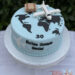 Geburtstagstorte Erwachsene - Around the world geht es mit dieser Torte zu sehen sind ein Flugzeug mit Gepäck und die Kontinente.