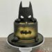 Geburtstagstorte Buben - Batman - Dark knight die Torte wurde mit der schwaren Maske und den Fledermaussymbol verziert.