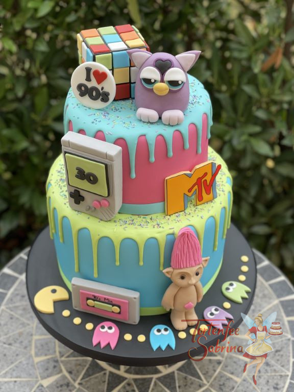 Geburtstagstorte Erwachsene - Best of the 90´s ist das Thema für die Torte, mit Gameboy, Rubik Cube und einem Troll.