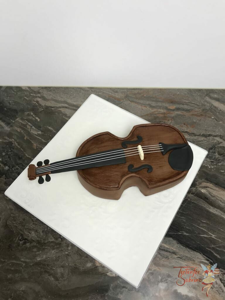 Geburtstagstorte Mädchen - Braune Violine, diese Torte in Form einer Violine wurde in brauner Holzoptik eingedeckt und mit den Saiten versehen.
