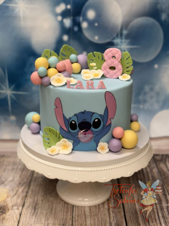 Geburtstagstorte Mädchen - Bunte Blasen von Stitch sind auf der ganzen Torte in verschiedenen Farben verteilt und Stitch vorne drauf.