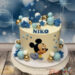 Geburtstagstorte Buben - Der kleine Baby Mickey krabbelt vor der Torte herum, ganz oben auf der Torte ist eine blaue Eins.