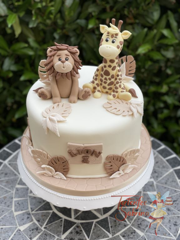 Geburtstagstorte - Der Löwe und sein Freund die Giraffe lachen von der Torte und sind umgeben von großen Blättern.