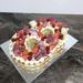 Geburtstagstorte Mädchen - Letter Cake ganz in Rosa und Rot mit Süßigkeiten, Früchten und Rosen