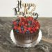 Geburtstagstorte Erwachsene - Ein Meer an Beeren, ein schöner Drip Cake mit vielen verschiedenen Beerensorten und Cake Topper.