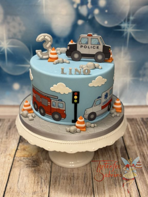 Geburtstagstorte Buben - Einsatzfahrzeuge sind das Thema der Torte und es sind die Rettung, Polizei und Feuerwehr darauf.