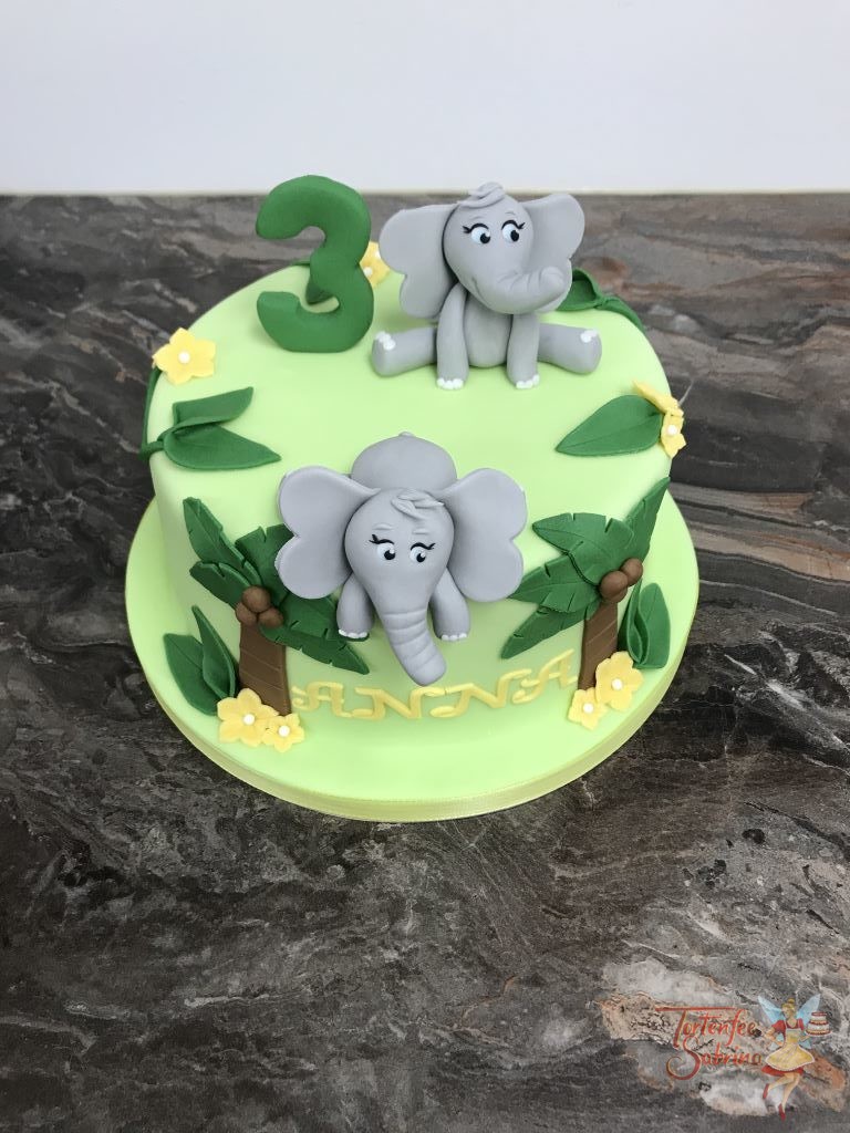 Geburtstagstorte Buben - Elefanten toben im Jungel zwischen Palmen, Kokosnüssen und Blumen.