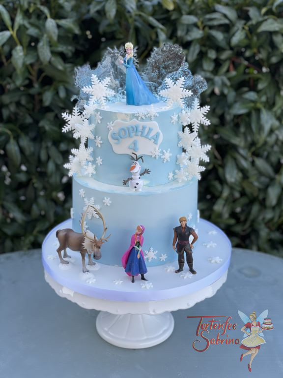 Geburtstagstorte Mädchen - Elsa´s Schneeflocken verteilen sich von oben auf die Torte, darunter stehen Anna, Olaf, Kristoff und Sven.