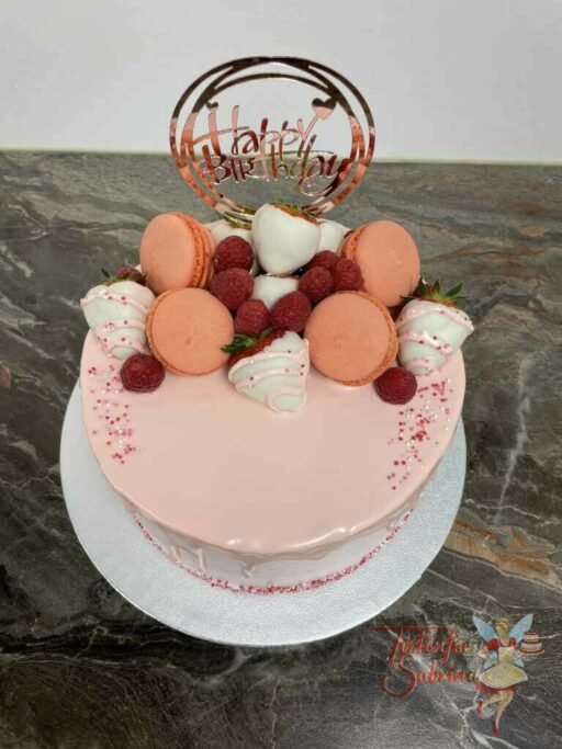 Geburtstagstorte ErdbeerDripCake Tortenfee Sabrina