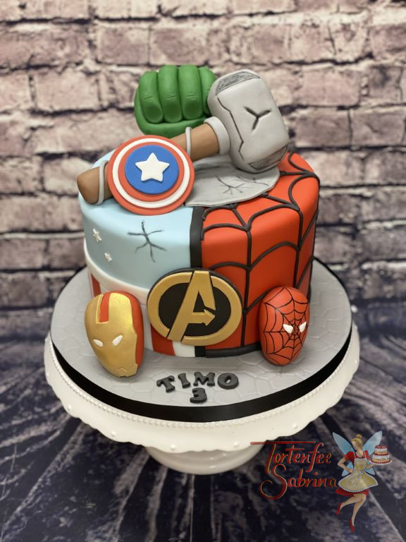 Geburtstagstorte Buben - Fabelhafte Superhelden der Avengers treffen hier auf dieser aufwändig verzierten Torte.