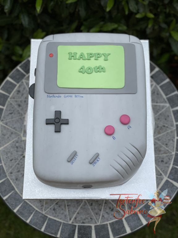 Geburtstagstorte Erwachsene - Game Boy in der Farbe grau, so wie das erste Model ausgesehen wurde hier als Torte gezaubert.