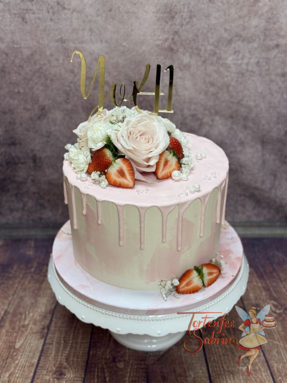 Geburtstagstorte Erwachsene - Glänzende 41 in goldener Farbe verziert neben den Blumen und dem rosa Drip die Torte.