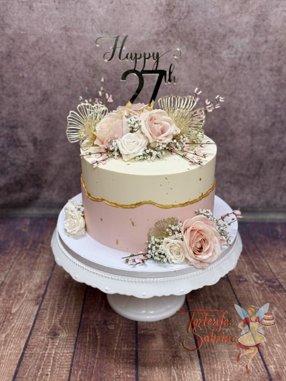 Geburtstagstorte Erwachsene - Goldene Flügel eines Schmetterlings verzieren die Torte welche durch eine goldene Line geteilt wurde.