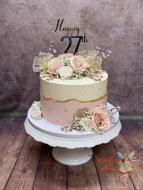 Geburtstagstorte Erwachsene - Goldene Flügel eines Schmetterlings verzieren die Torte welche durch eine goldene Line geteilt wurde.