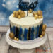Geburtstagstorte - Goldene Macarons bilden den Blickfang neben den wunderschönen Farbstreifen in verschiedenen Blautönen.