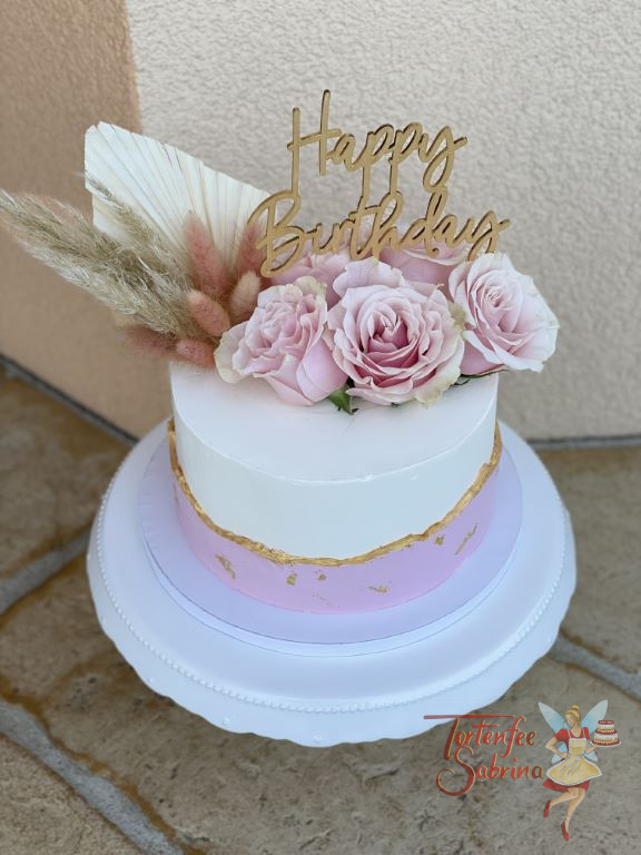 Geburtstagstorte Erwachsene - Goldener Rand schließt die rosa eingefärbte Buttercreme ab, oben auf der Torte zieren Trockenblumen die Torte.