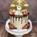 Geburtstagstorte Mädchen - Goldener Regenbogen sowie ein Einhorn mit goldener Mähne sind der Blickfang des Drip Cakes.