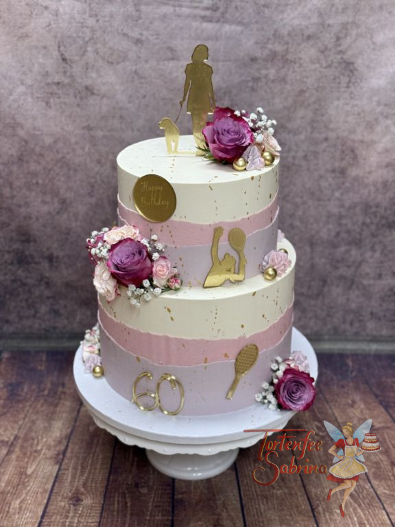 Geburtstagstorte Erwachsene - Goldener Tennisschläger verziert neben dem Muster und den Blumen die zweistöckige Torte.