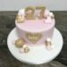 Geburtstagstorte Erwachsene - Goldenes Herz, diese Torte wurde rosa eingefärbt und mit goldenen Herzen verziert.