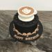 Geburtstagstorte Erwachsene - Häfferlkaffee mit Herz, auf der schwarzen Torte mit Kaffeebohnen steht ein Häferl mit einem Herz aus Schaum.