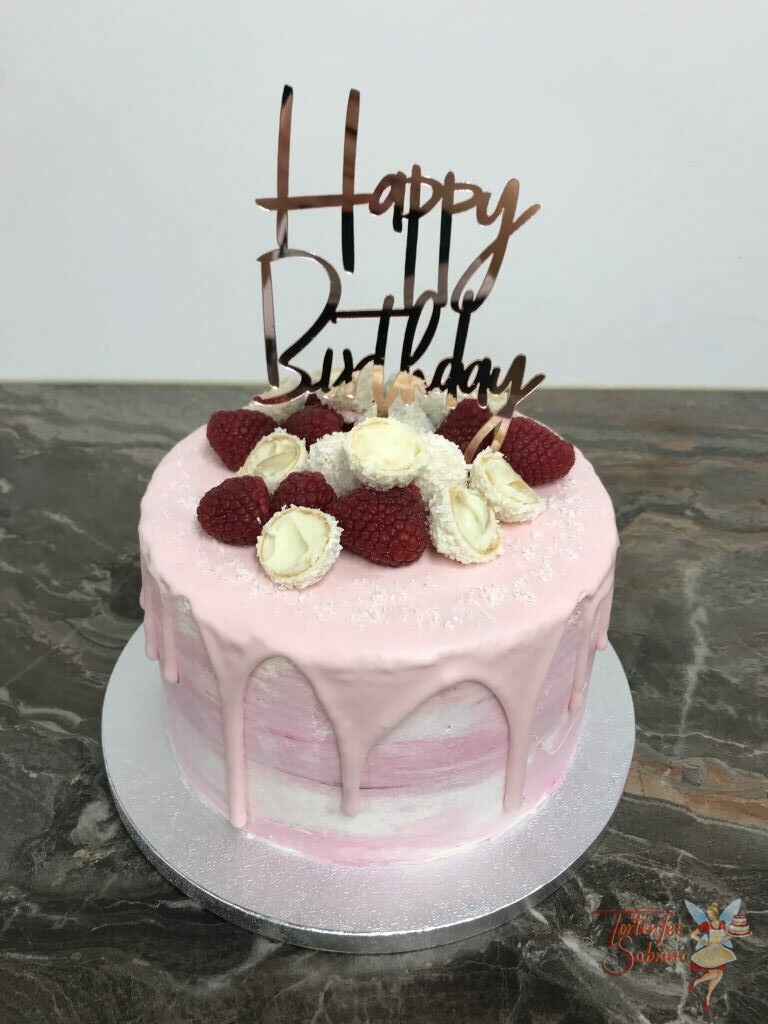 Geburtstagstorte Erwachsene - Himbeeren mit Kokos zieren diesen Drip Cake. Die Torte wurde in zartem rosa eingefärbt und mit eine Cake Topper verziert.