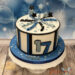 Geburtstagstorte Buben - Kleine Sterne in den Farben blau, grau und schwarz verzieren die Torte ganz oben.