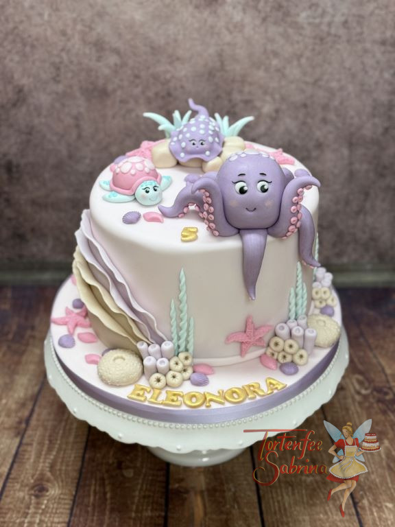 Geburtstagstorte Mädchen - Kleiner niedlicher Rochen ist mit der lieben Schildkröte unterwegs zur süßen Krake.