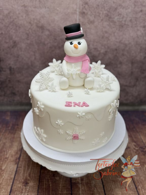Geburtstagstorte Mädchen - Kleiner weißer Schneemann mit schwarzem Zylinder und rosa Schal ist umgeben von vielen Schneeflocken.