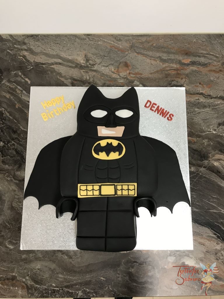 Geburtstagstorte Buben - Lego Batman zum Anbeißen, hier wurde der Lego Batman nachgebildet und verziert.