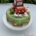 Geburtstagstorte Buben - Matteo´s roter Traktormit seinen tierischen Freunden auf der Bauernhofwiese mit Blumen.
