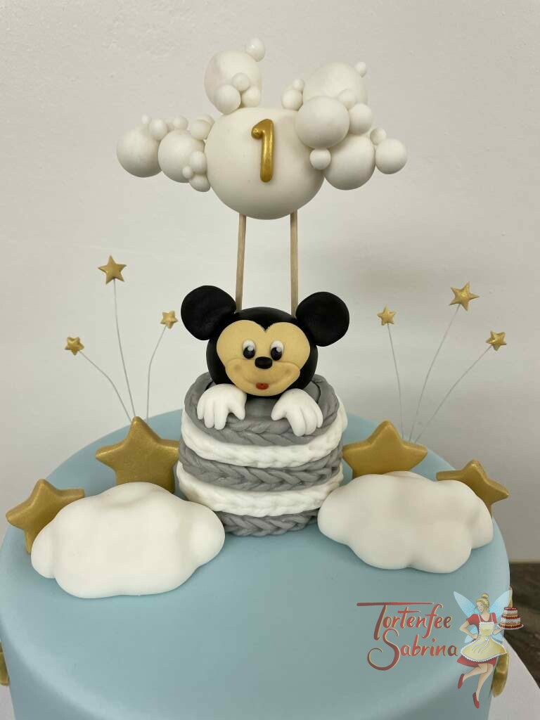 Geburtstagstorte Buben - Mickey Mouse über den Wolken und goldenen Sternen. Er sitzt in einem Ballonkorb und schaut hinaus.