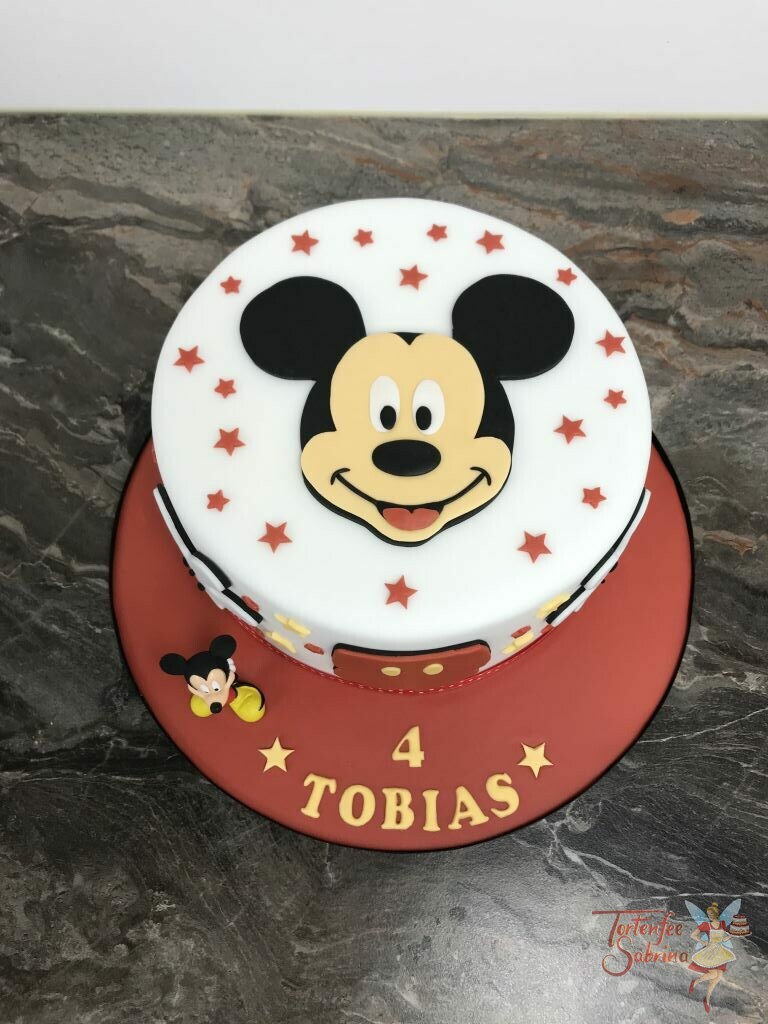 Geburtstagstorte Buben - Mickey und die rote Hose, die Torte wurde noch mit vielen bunten Sternen und den Handschuhen verziert.