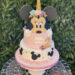 Geburtstagstorte - Minnie als Einhorn ziert ganz oben die Torte. In der Mitte wurde die Torte mit Rautenmuster und Zuckerperlen verziert.
