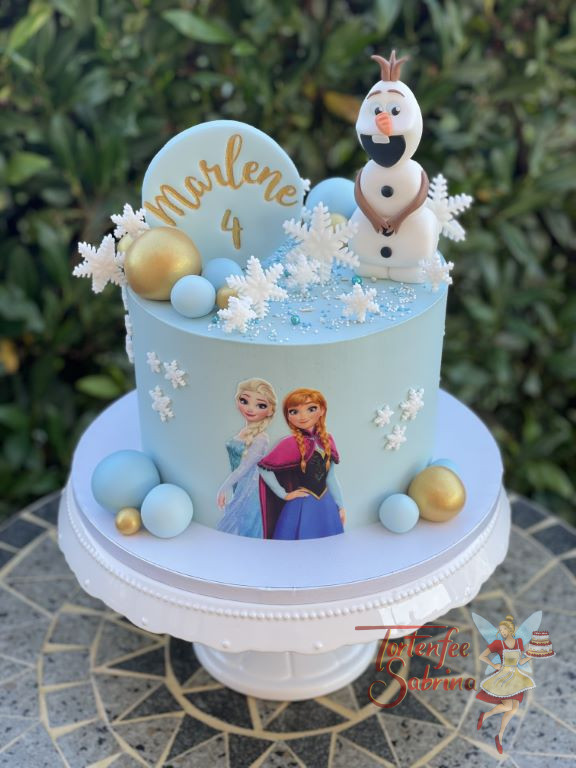 Geburtstagstorte Mädchen - Olaf verstreut Schneeflocken über die ganze Torte und auch über die Geschwister Elsa und Anna.