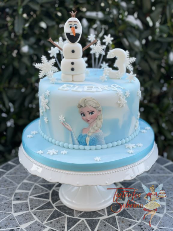 Geburtstagstorte Mädchen - Olafs Schneeflocken rieseln über die Torte, diese im wurde im Marble-Design eingedeckt.
