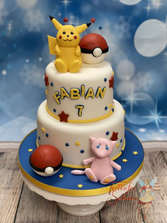 Geburtstagstorte Buben - Pikachu und Mew haben die Torte erobert und sitzen jetzt neben ihren weiß-roten Pokebällen.
