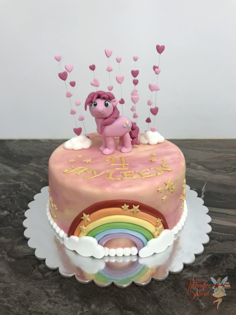 Geburtstagstorte Mädchen - Pinkie Pie mit Herzen und Regenbogen, auf dieser schimmernden Torte steht eine Figur der litte Ponys.